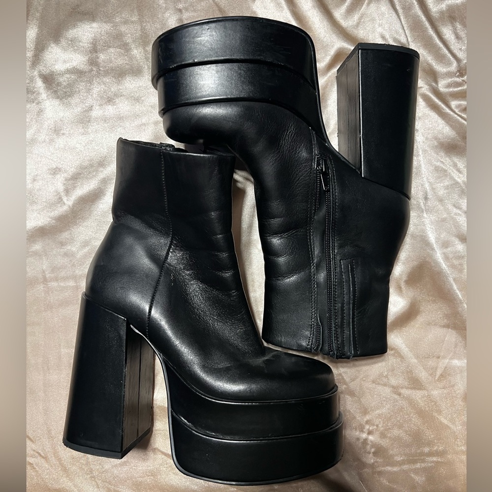 Steve Madden platform boots size 7.5